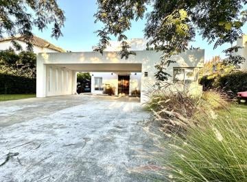Casa · 300m² · 4 Ambientes · 3 Cocheras · Venta Casa San Isidro Labrador, Villanueva 4 Dorm.