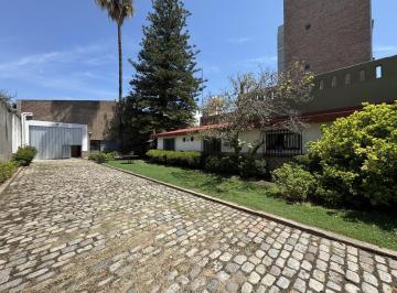 Local comercial · 585m² · 6 Ambientes · 5 Cocheras · Galpon con Ingreso Exclusivo Interno a La Venta en Barrio Abasto