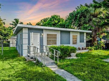 Casa · 67m² · 3 Ambientes · 1 Cochera · Casa en Venta - 2 Dorm. 1 Baño - 577 m² - Miami