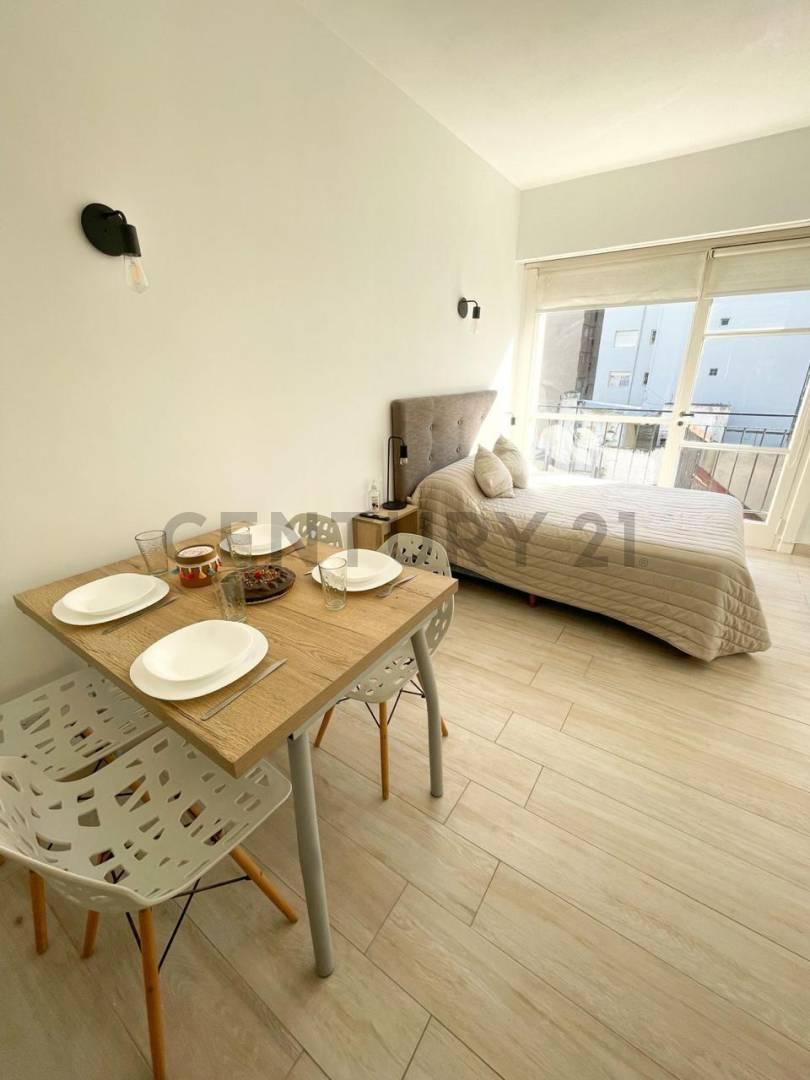 Depto 1 amb, 27m² con balcón — Güemes