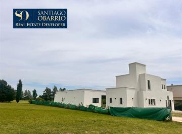 Casa · 1m² · 5 Ambientes · Venta o Alquiler Casa Medal a Estrenar de Categoria
