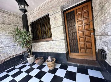 Casa de 4 ambientes, Liniers · Casa 4 Ambientes Cochera 2 Baños Terraza Venta Liniers Caba