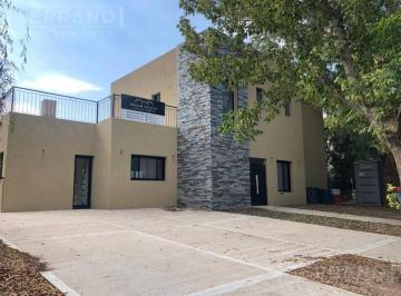 Casa · 182m² · 6 Ambientes · 3 Cocheras · Casa en Venta en Barrio Eucaliptos Haras Santa Maria, Escobar