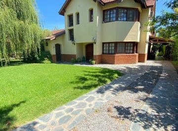 Casa · 293m² · 5 Ambientes · 2 Cocheras · Casa en Mapuche C. C