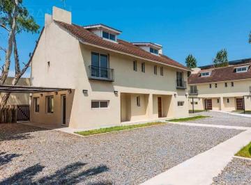 Casa · 146m² · 5 Ambientes · 1 Cochera · Venta Duplex a Estrenar 5 Ambientes Jardin y Dos Cocheras en Tigre Centro