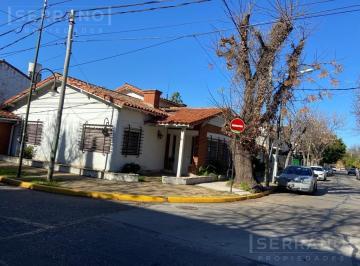 Casa · 146m² · 4 Ambientes · 1 Cochera · Casa Apto Credito con Jardin en Victoria, Punta Chica a Dos Cuadras de Libertador.