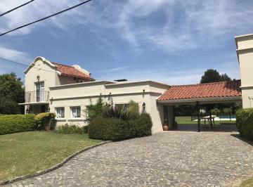 Casa · 1500m² · 3 Dormitorios · 2 Cocheras · Casa - San Diego