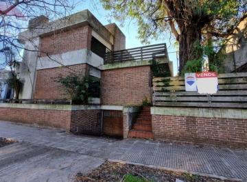 Casa · 350m² · 3 Ambientes · 2 Cocheras · Venta Casa Excelente Ubicacion