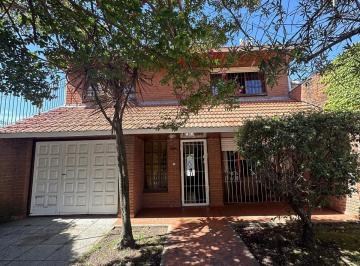 Casa · 215m² · 4 Ambientes · 2 Cocheras · Casa en Venta 5 Amb. Mar del Plata. villa Primera