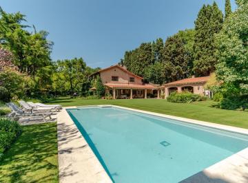Casa · 390m² · 5 Ambientes · Maravillosa Residencia con 3340 m² de Lote en Don Torcuato, a 1 Cuadra de La Panamericana.