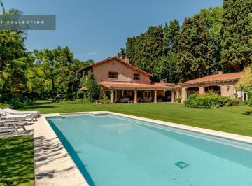 Casa · 390m² · 5 Ambientes · Maravillosa Residencia Sobre 3340 m² de Lote en Venta en Don Torcuato, a 1 Cuadra de Panamericana.