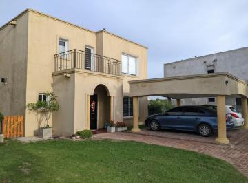 Casa · 200m² · 5 Ambientes · 2 Cocheras · Casa en El Canton - Barrio El Golf