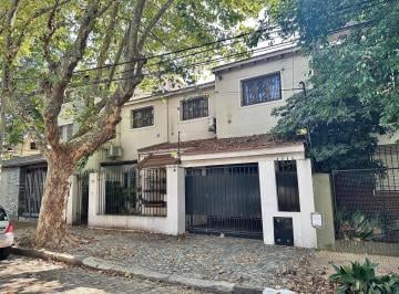 Casa · 181m² · 4 Ambientes · 2 Cocheras · Divina Casa Hecha a Nuevo en Olivos, Cerca de La Isla y La Estacion de Tren.