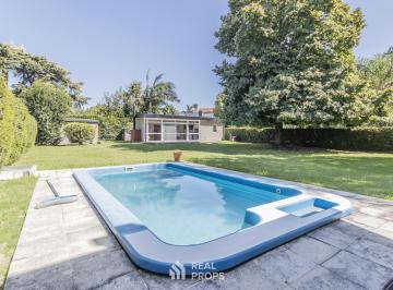 Casa · 300m² · 5 Ambientes · 3 Cocheras · Casa a La Venta 5 Ambientes en Berazategui con Pileta