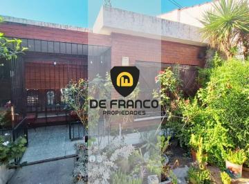 FACHADA · Casa Venta Venta 3 Ambientes con Departamento Parrilla