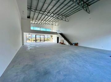 Local comercial · 200m² · 2 Ambientes · Local en Funes de 330 m² - Garita 16