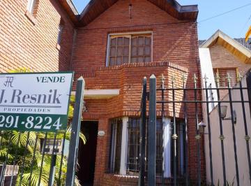 Casa · 241m² · 6 Ambientes · Muy Interesante Desarrollo en un Lote Excelente