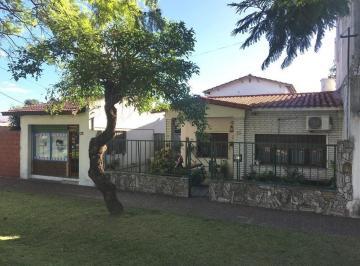 Casa · 207m² · 7 Ambientes · 2 Cocheras · Casa en Venta - 3 Dorm. 2 Baños - 393 m² - Zárate