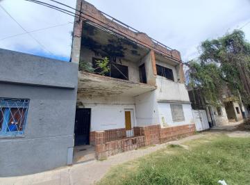 Casa · 144m² · 5 Ambientes · Venta/permuta - Casa Al Frente de 2 Plantas a Terminar con Jardín. Las Heras, Rosario.