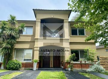 Casa · 137m² · 5 Ambientes · 1 Cochera · Alquiler Amplio Duplex en Barrio Cerrado Altos del Sol