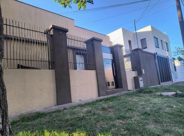 Casa de 3 ambientes, Mar del Plata · Casa 3 Ambientes, Parque Luro. Alquiler 12 Meses. Consultar.