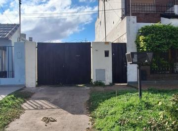Casa · 112m² · 5 Ambientes · 2 Cocheras · Venta - Casa Interna con Galpon - Guadalupe Oeste