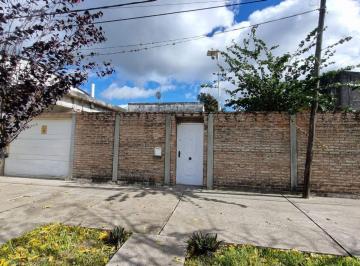 Casa · 195m² · 4 Ambientes · 1 Cochera · Se Vende Casa en Olessio N°2190