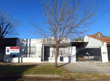 Casa · 120m² · 3 Ambientes · 1 Cochera · Casa 3 Ambientes con Patio y Cochera Venta Merlo