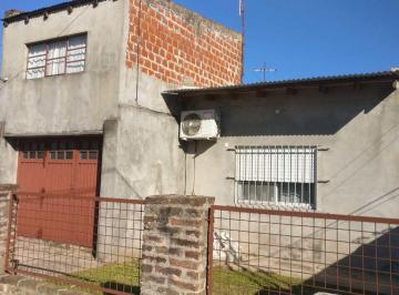 Casa · 113m² · 3 Ambientes · 1 Cochera · Venta Casa con Jardín Parquizado en Don Torcuato