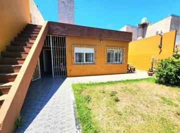 Casa · 110m² · 4 Ambientes · 2 Cocheras · Casa en Venta - 3 Dorm. 2 Baños - Cochera - 230 m² - Ituzaingó