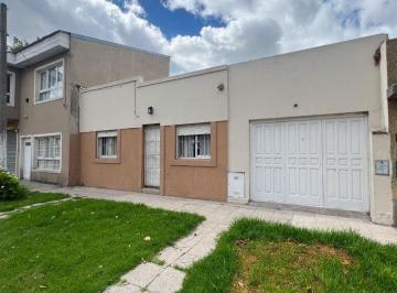 Casa · 80m² · 3 Ambientes · 1 Cochera · Venta Casa 3 Ambientes con Patio y Garage