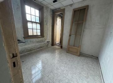 PH · 219m² · 8 Ambientes · Venta PH a Reciclar en Monserat