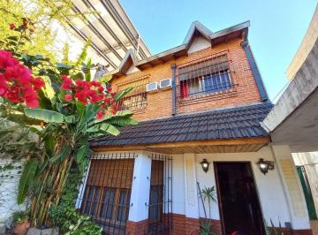 Casa · 122m² · 4 Ambientes · 1 Cochera · Casa en Venta 4 Ambientes, Cochera, Patio y Pileta