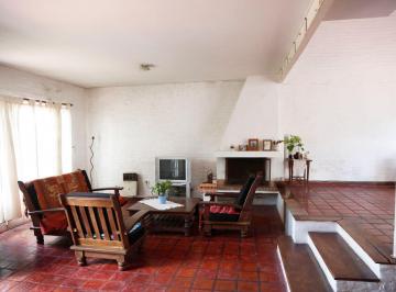 Casa · 230m² · 7 Ambientes · 2 Cocheras · Casa Venta Gonnet 4 Dorm. Pileta Credito