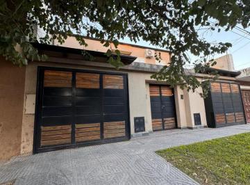 PH · 145m² · 3 Ambientes · 1 Cochera · Casa 2 Dorm. con Patio Verde