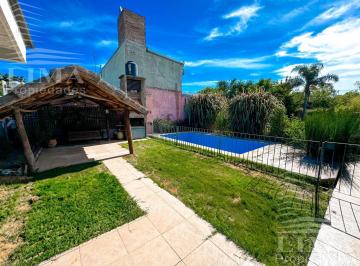 Casa · 80m² · 4 Ambientes · 1 Cochera · Casa 2 Dorm.. Jardín, Pileta, Cochera. Garita 15 Bis Funes. Alquilada
