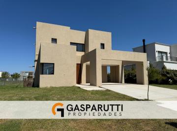 Casa · 200m² · 5 Ambientes · 6 Cocheras · Casa en Venta con Pileta en El Naudir, Escobar