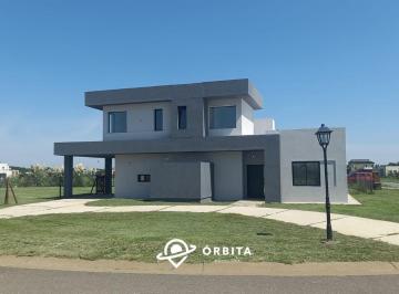 Casa · 155m² · 5 Ambientes · 2 Cocheras · Casa a La Venta en San Sebastian, Area 11, Vista a La Laguna