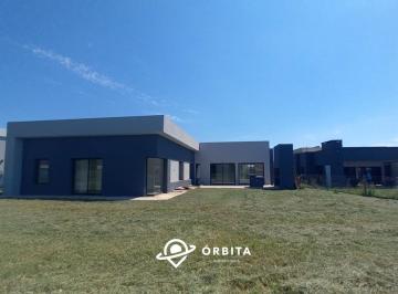 Casa · 145m² · 5 Ambientes · 2 Cocheras · Casa a La Venta en San Sebastian, Area 12, Lote Interno