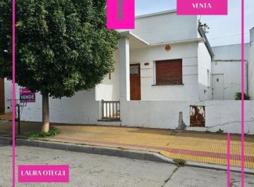 Casa · 200m² · 4 Ambientes · 1 Cochera · Venta Casa 2 Dorm., Semicentrica
