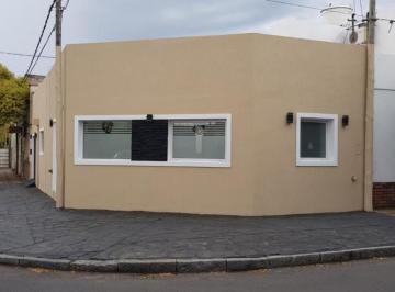 PH · 90m² · 3 Ambientes · 1 Cochera · Venta Casa Semicentrica 2 Dorm.