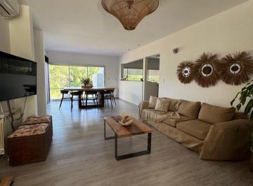 Casa · 400m² · 8 Ambientes · 2 Cocheras · Alquiler Casa Amoblada - 3 Dorm. - Barrio Los Arboles