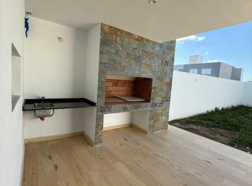 Casa · 180m² · 4 Ambientes · 2 Cocheras · Duplex en Venta en Prados de Manantiales de 3 Dorm.
