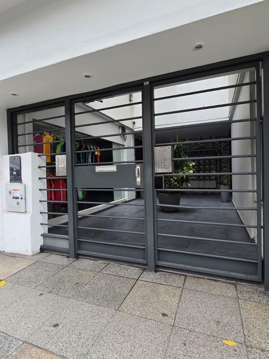 Venta departamento de 3 ambientes, 82 metros cubiertos. Zona Centro.