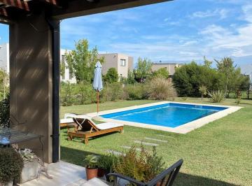 Casa · 156m² · 5 Ambientes · 1 Cochera · Casa en Venta en San Rafael, Villanueva, Tigre