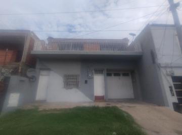 Departamento · 80m² · 4 Ambientes · 1 Cochera · Departamento en Banfield Oeste