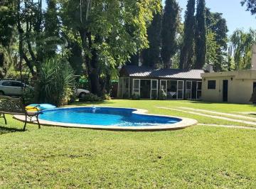 Quinta vacacional · 107m² · 3 Dormitorios · 1 Cochera · Venta Quinta Pilar, Parque, Hab Serv Pileta Quinc