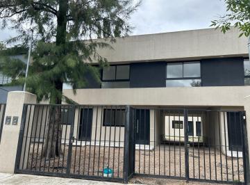Casa de 3 ambientes, Hurlingham · Dúplex 3 Amb Amplios Al Frente "A Estrenar" en Villa Tesei / Parque Leloir