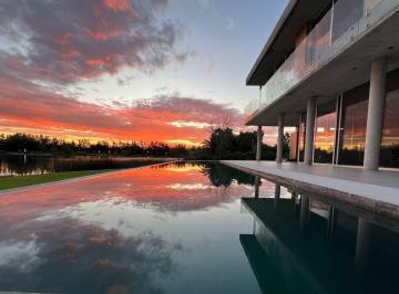 Casa · 415m² · 6 Ambientes · Casa en Venta en Santa Catalina, Villanueva, Tigre