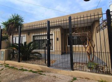 Casa · 125m² · 3 Ambientes · 1 Cochera · Casa en Venta 3 Ambientes a 300 m. Av Rivadavia - Ituzaingó